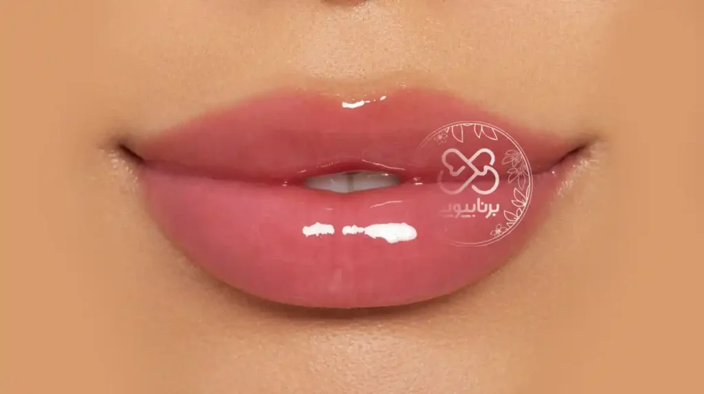 آرایش لب ساده