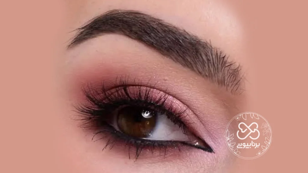 نحوه آرایش چشم به رنگ زرشکی2